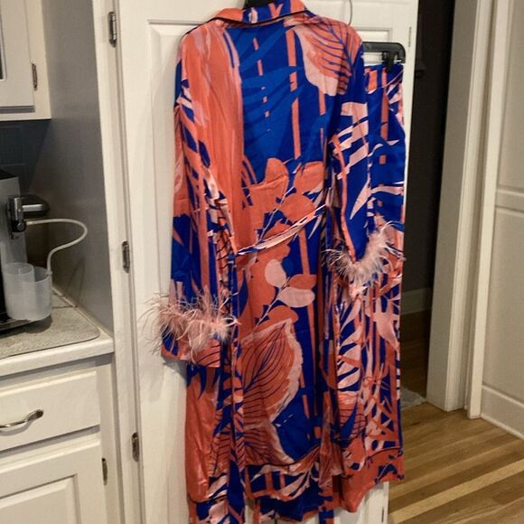 By Egreis Kiana Set Tropical Pink Feather Trim Robe Pajama Set - Picture 3 of 16